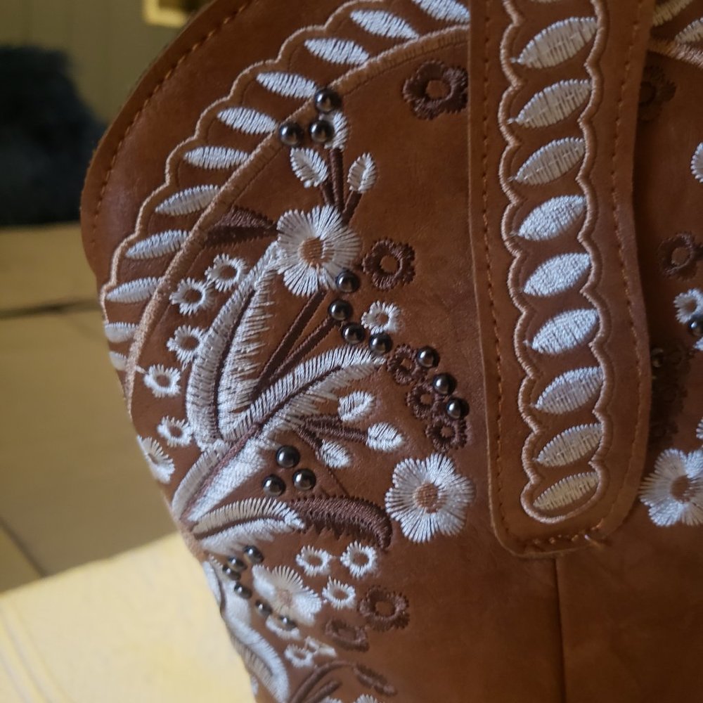 Boots - Picture 3 of 6